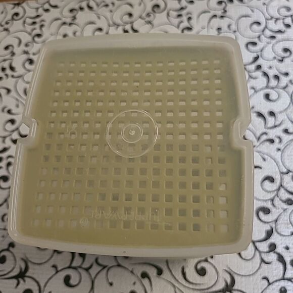 Tupperware Pickle Keeper - Picture 3 of 6